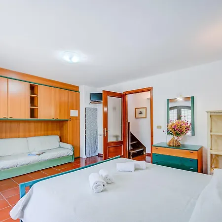 Breezy Way - Among Greenery - Happy Holiday home San Bartolomeo Al Mare
